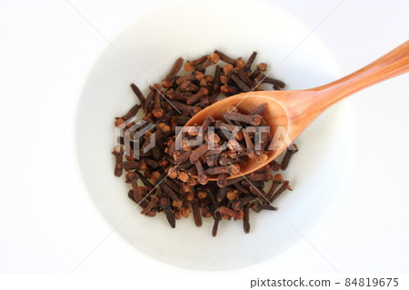 Clove clove Clove clove 84819675