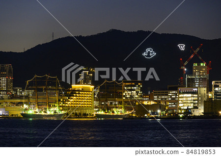 Kobe port full of light seen from the sea Kobe port full of light seen from the sea 84819853
