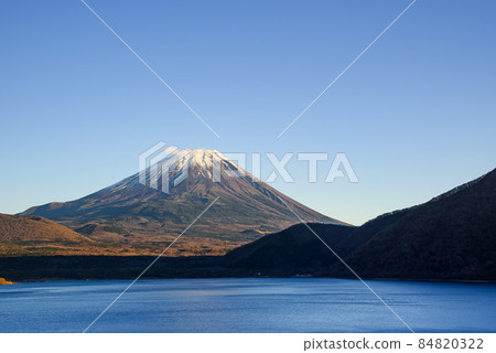 Lake Motosu and Mt. Fuji at dusk 84820322