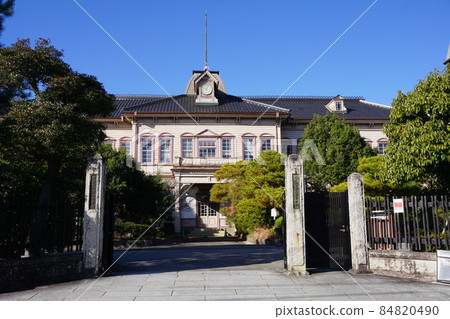 Okayama Prefectural Tsuyama High School: School Building 84820490