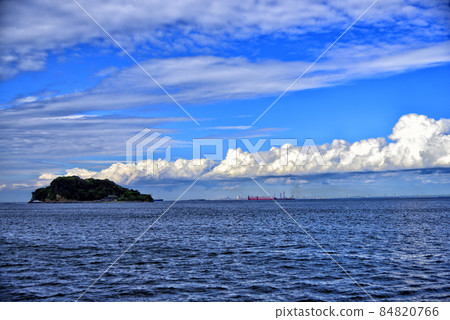 [Kanagawa] Yokosuka: Early summer clouds seen from Umikaze Park 84820766