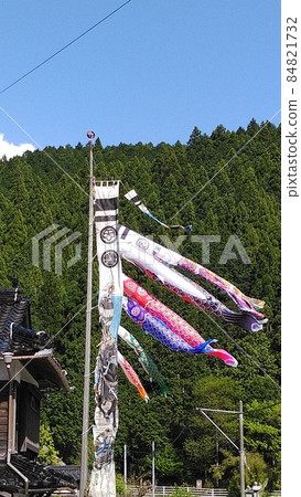 鯉魚旗遊藍天高山，父鯉，母鯉，三子鯉，武士圖流光側身，豎姿 84821732