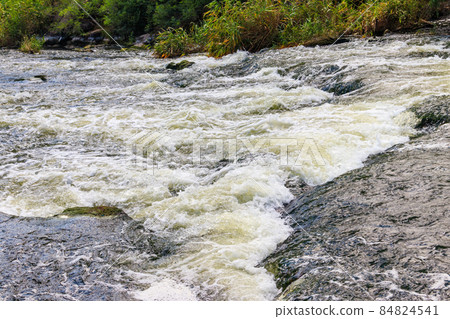 Rapids on the Inhulets river in Kryvyi Rih, Ukraine 84824541