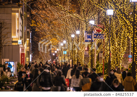 Tokyo cityscape of Japan Omicron stock shakes the world. Glitter of Omotesando ... People flow beyond the corona disaster = December 11th Tokyo cityscape of Japan Omicron stock shakes the world. Glitter of Omotesando ... People flow beyond the corona disaster = December 11th 84825537