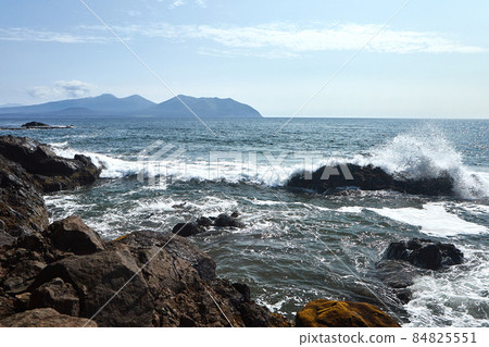 Sea ladscape with greate stone and wave. Sea ladscape with greate stone and wave. 84825551