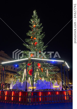 Thessaloniki, Greece decorated and illuminated Christmas tree at Aristotelous square. Thessaloniki, Greece decorated and illuminated Christmas tree at Aristotelous square. 84827741