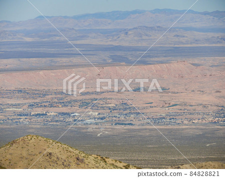 Sunny view of the landscape in Red Rock Canyon 84828821