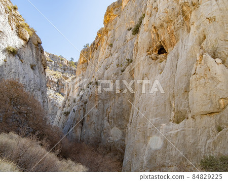 Sunny view of the landscape in Red Rock Canyon 84829225