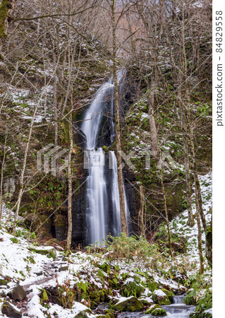 Waterfall of Okuse Stream Yunii 84829558