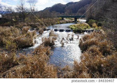 也運行SL的JR釜石線（早瀨川橋） 84830407