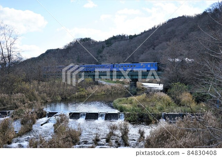 JR Kamaishi Line (Hayasegawa Bridge) that also runs SL 84830408