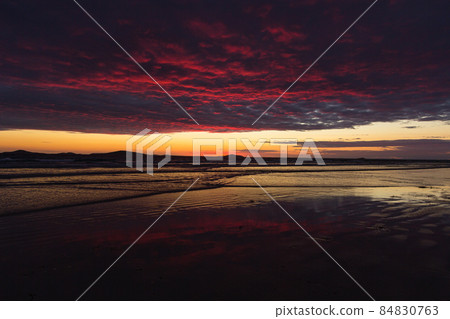 Dusk at Cape Le Grand Beach on the outskirts of Esperance, Australia Dusk at Cape Le Grand Beach on the outskirts of Esperance, Australia 84830763