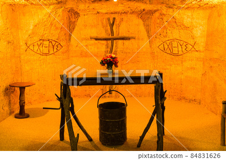 澳大利亞內陸庫伯佩迪地下墓穴教堂內 澳大利亞內陸庫伯佩迪地下墓穴教堂內 84831626