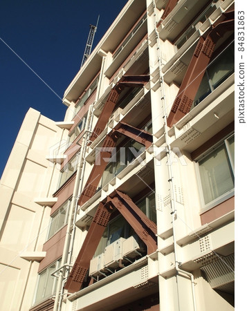 安裝在建築物中的地震裝置 84831863