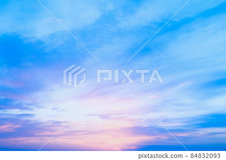 早晨發光的雲彩 早晨發光的雲彩 84832093