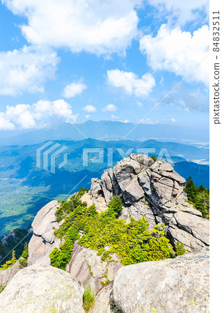 Scenery of Mt. Mizugaki: View toward the Southern Alps Scenery of Mt. Mizugaki: View toward the Southern Alps 84832511