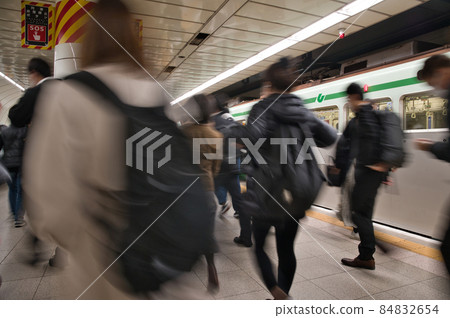 [Osaka] November ・ Commuting scenery in Osaka 84832654