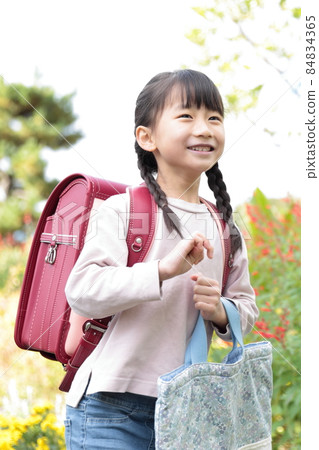 Elementary school girl going to and from school 84834365