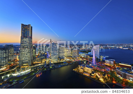Night view of the Minatomirai district Night view of the Minatomirai district 84834653