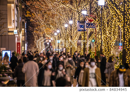Tokyo cityscape of Japan Omicron stock shakes the world. Glitter of Omotesando ... People flow beyond the corona disaster = December 11th Tokyo cityscape of Japan Omicron stock shakes the world. Glitter of Omotesando ... People flow beyond the corona disaster = December 11th 84834945