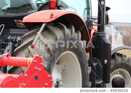 久保田大型拖拉機背面 84836028