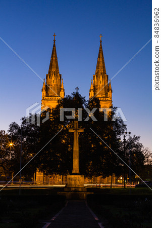 澳大利亞聖彼得大教堂在阿德萊德，黃昏的南澳大利亞 84836962