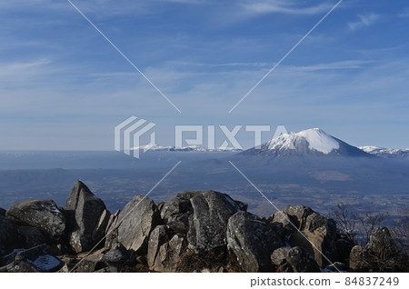 從姬神山山頂看冬天的岩手山 84837249