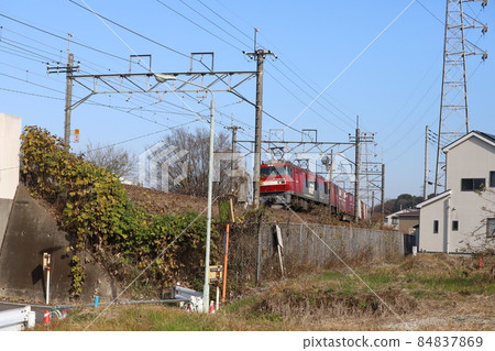 埼玉縣蓮田市附近運行的EH500型電力機車 84837869
