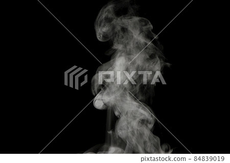 蒸汽、蒸汽、蒸汽、煙霧、黑色背景中的氣溶膠 84839019