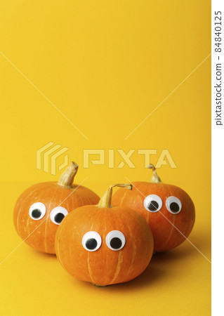 Autumn pumpkins on a yellow background. Concept for Autumn, Harvest, Halloween and Thanksgiving. Pumpkin Dishes Autumn pumpkins on a yellow background. Concept for Autumn, Harvest, Halloween and Thanksgiving. Pumpkin Dishes 84840125