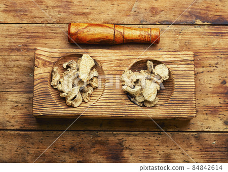 Bryony root, homeopathic herbs 84842614