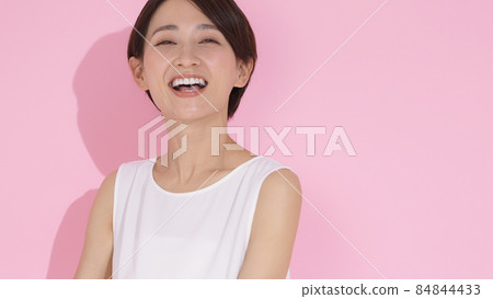 Beauty image middle female smile pink 84844433