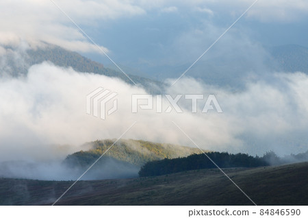 Fog on the mountain 84846590