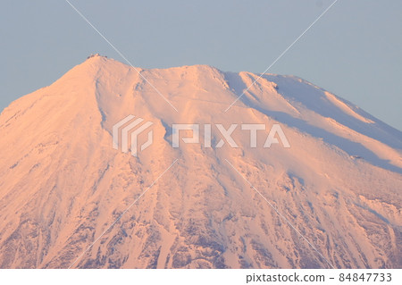 被夕陽染紅的富士山劍峰 84847733