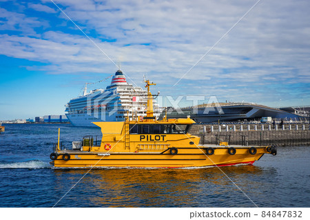 Pilot boat at Yokohama Port (Yokohama City, Kanagawa Prefecture) 84847832