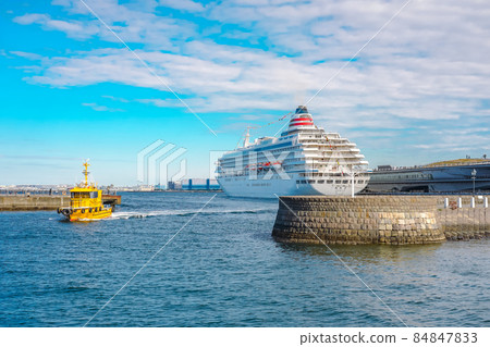 Pilot boat at Yokohama Port (Yokohama City, Kanagawa Prefecture) 84847833