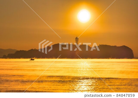 Enoshima first sunrise Enoshima first sunrise 84847859