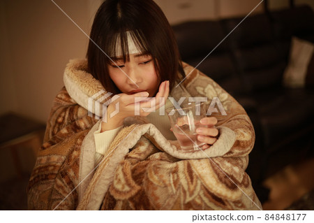 Woman taking medicine 84848177