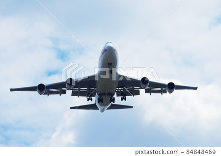 B747 jumbo jet aircraft landing at Yokota base B747 jumbo jet aircraft landing at Yokota base 84848469