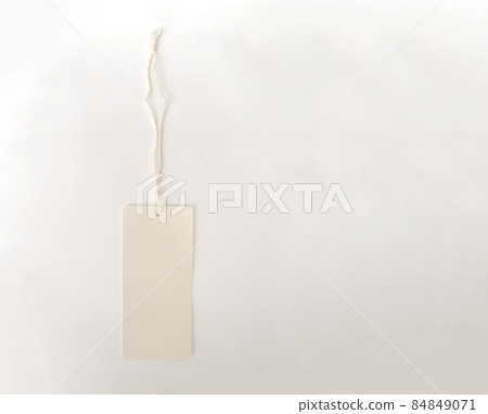 One plain paper label tag placed on the table 84849071