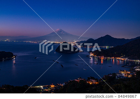 (靜岡縣)沼津市海上的富士山 (靜岡縣)沼津市海上的富士山 84849867