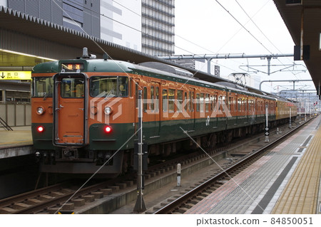 Sanyo Main Line 115 Series (Okayama District: Himeji Station) Sanyo Main Line 115 Series (Okayama District: Himeji Station) 84850051
