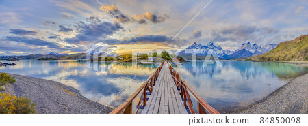 Scenic panorama picture of Lake Pehoe with view along a jetty Scenic panorama picture of Lake Pehoe with view along a jetty 84850098