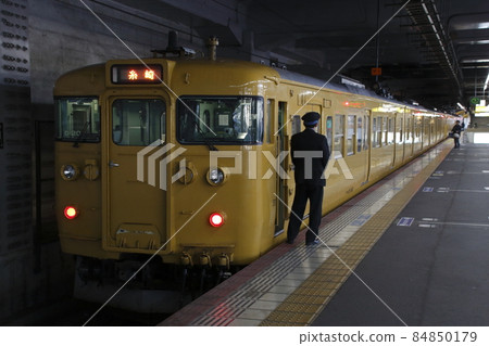 山陽本線115系列車(岡山地區) 山陽本線115系列車(岡山地區) 84850179