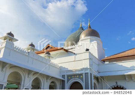Kapitan Keling Mosque with blue sky in Penang, Malaysia Kapitan Keling Mosque with blue sky in Penang, Malaysia 84852048