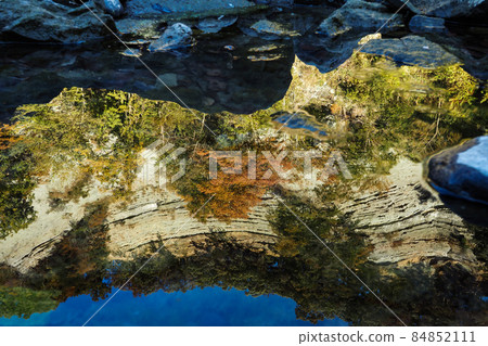 Yobake reflected on the surface of the water Yobake reflected on the surface of the water 84852111