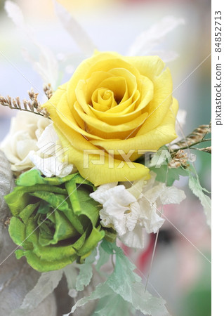 Roses of artificial flowers Roses of artificial flowers 84852713