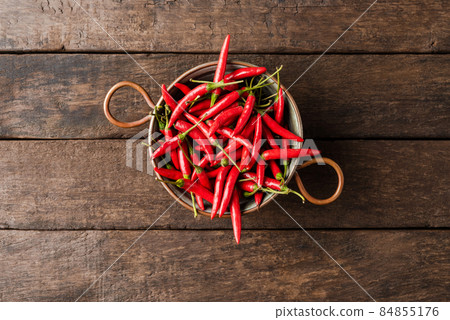 Overhead shot of chilli peppers 84855176