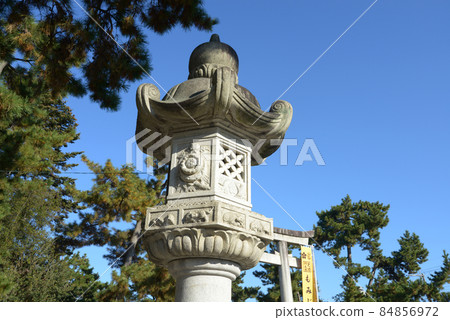 京都上京區北野天滿宮,入口處的石燈籠 京都上京區北野天滿宮,入口處的石燈籠 84856972