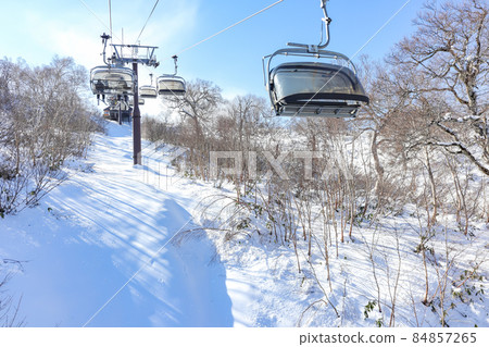 View from the ski lift [Nozawa Onsen Ski Resort, Nagano Prefecture] 84857265
